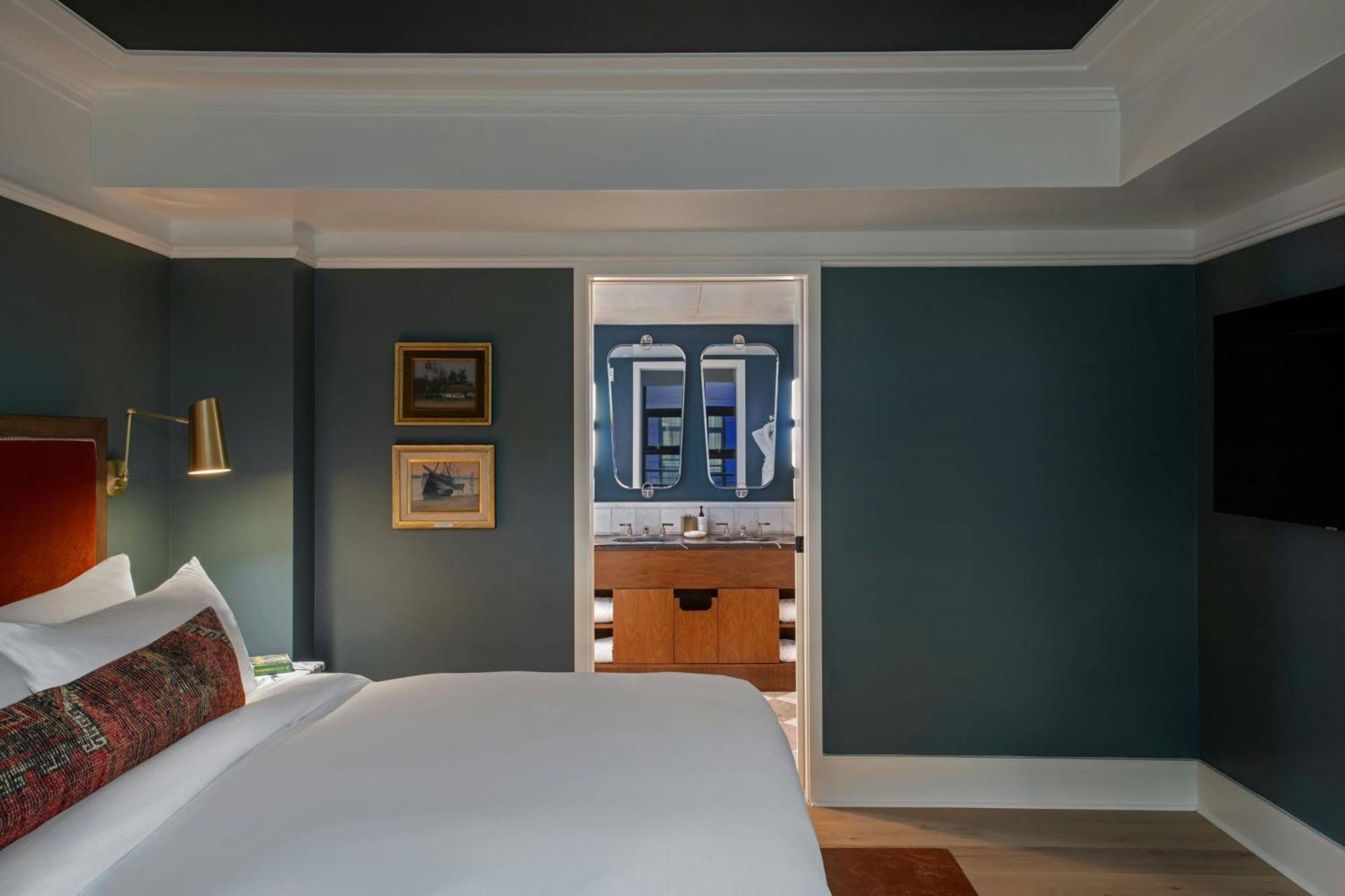 Perry Lane Hotel, A Luxury Collection Hotel, 5*